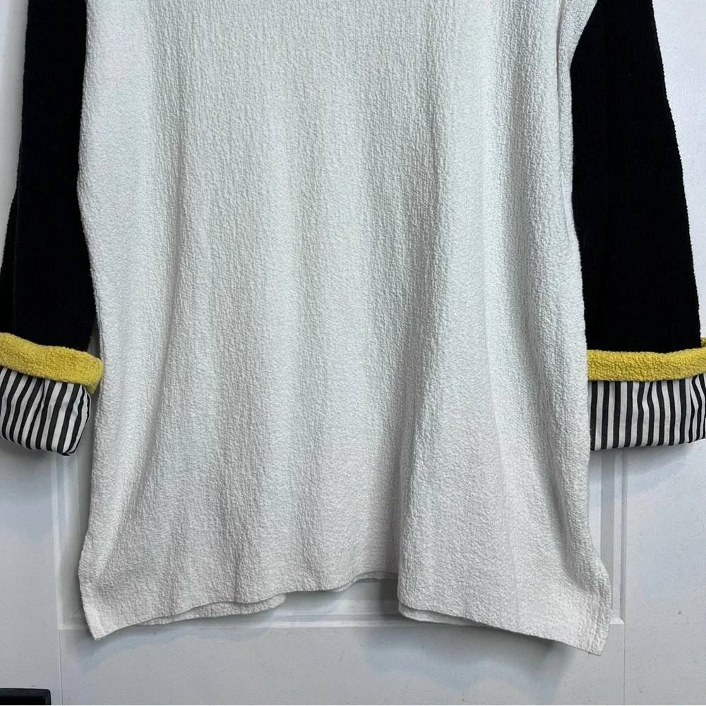 Margaret Winters Colorblocked Sweater. Size Large.‎